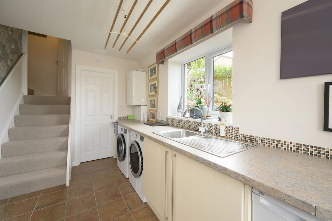 https://mr0.homeflow-assets.co.uk/files/photo/image/48059/6452/_x_/MeadowGrange25-13.jpg