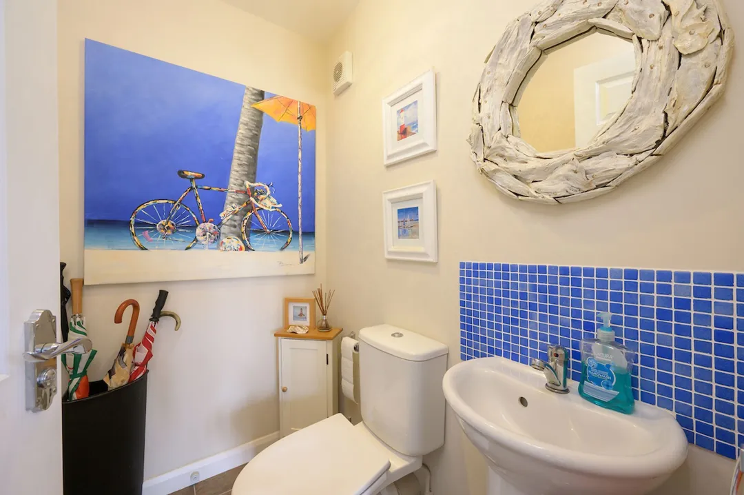 https://mr0.homeflow-assets.co.uk/files/photo/image/48059/6456/_x_/MeadowGrange25-15.jpg