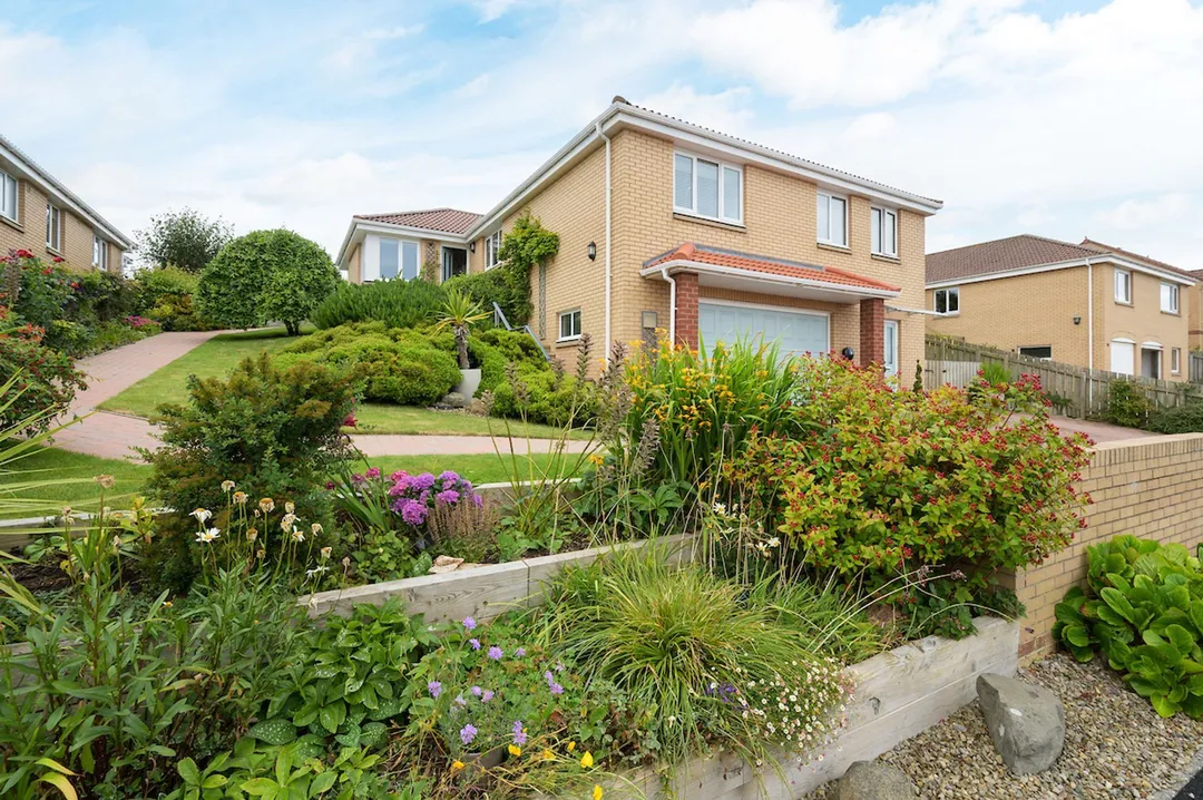 https://mr0.homeflow-assets.co.uk/files/photo/image/48059/6458/_x_/MeadowGrange25-6.jpg