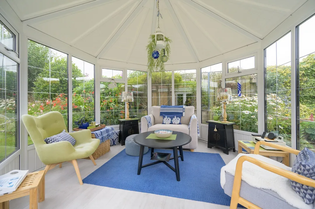 https://mr0.homeflow-assets.co.uk/files/photo/image/48059/6476/_x_/MeadowGrange25-90.jpg