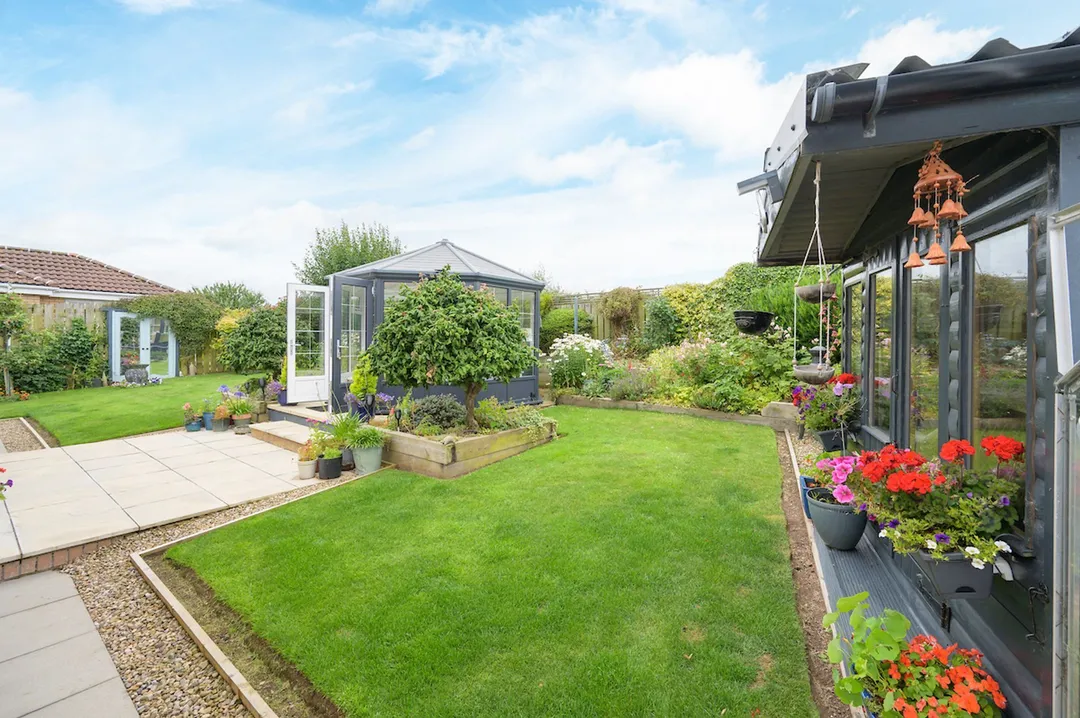 https://mr0.homeflow-assets.co.uk/files/photo/image/48059/6505/_x_/MeadowGrange25-95.jpg