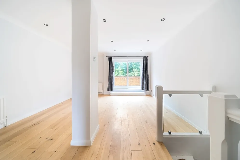 Welland Mews, Wapping, E1W photo 3