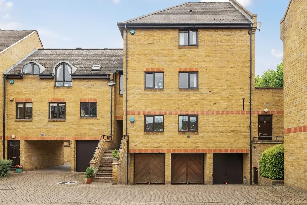 Welland Mews, Wapping, E1W photo 4
