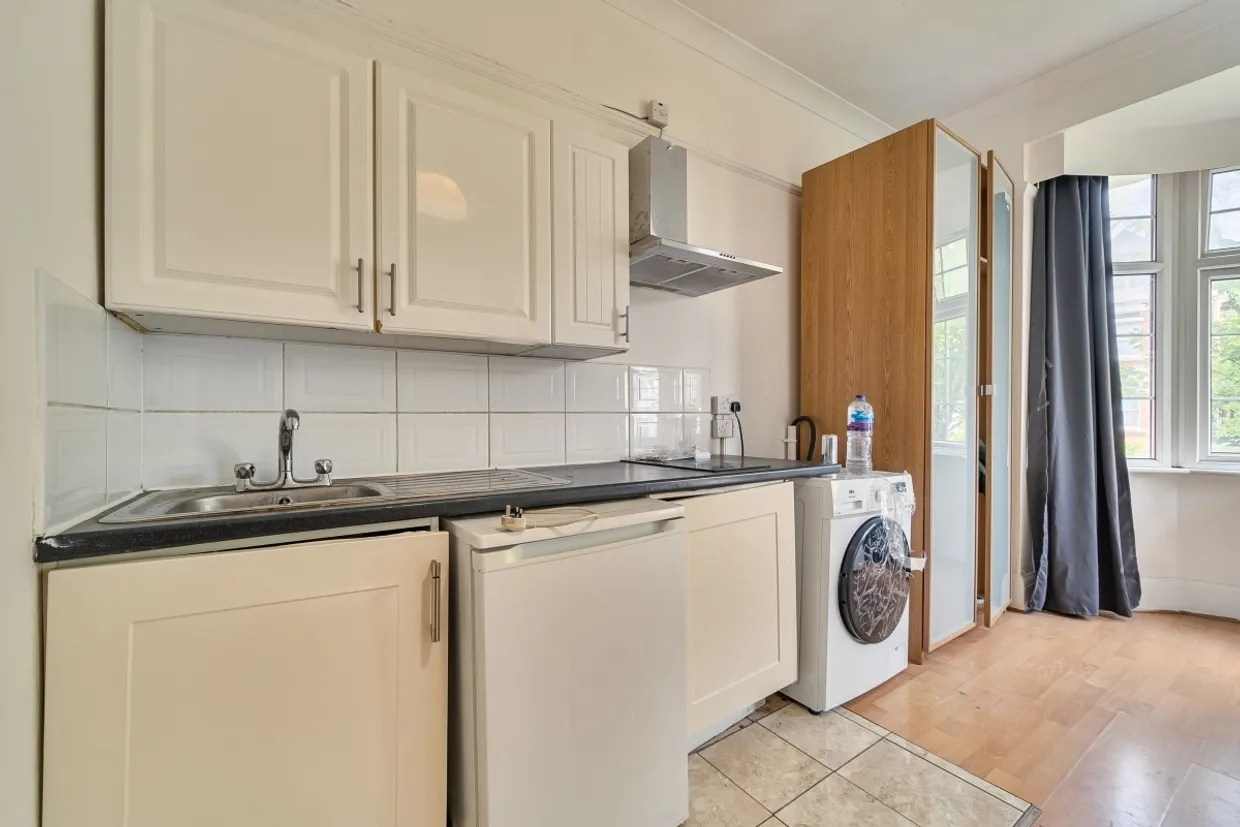 Finchley Road London NW3 photo 1