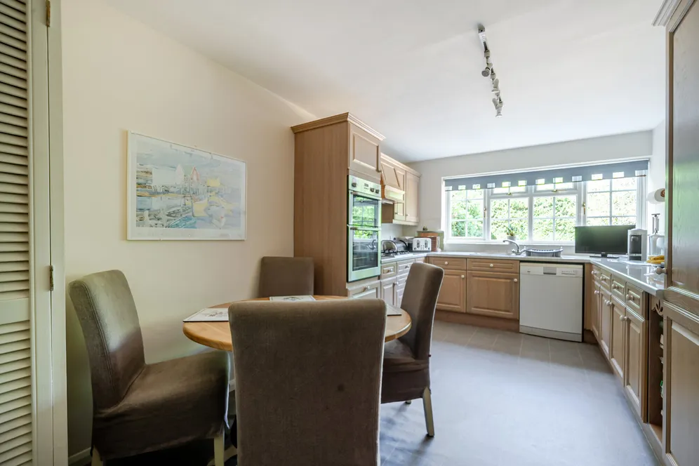 Blanefield, 2A Bois Avenue, Amersham, HP6 photo 4