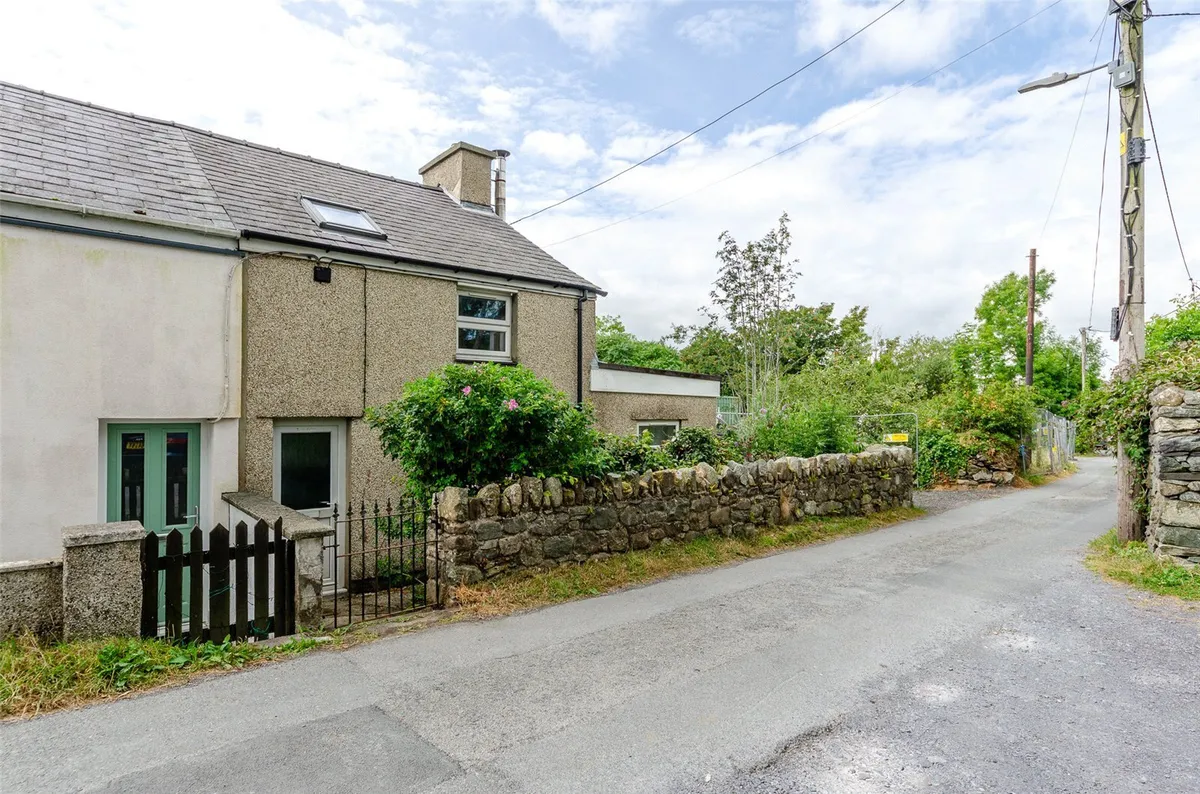 Clwt-y-Bont, Caernarfon, Gwynedd, LL55