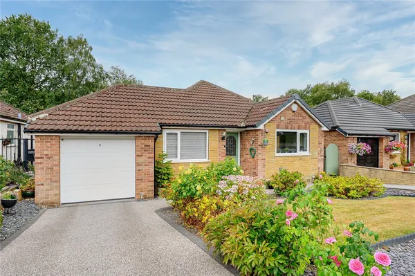 Buckstone Avenue, Alwoodley, LS17