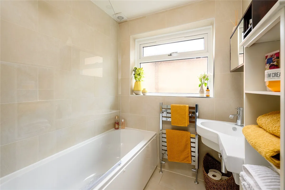 Buckstone Avenue, Alwoodley, LS17