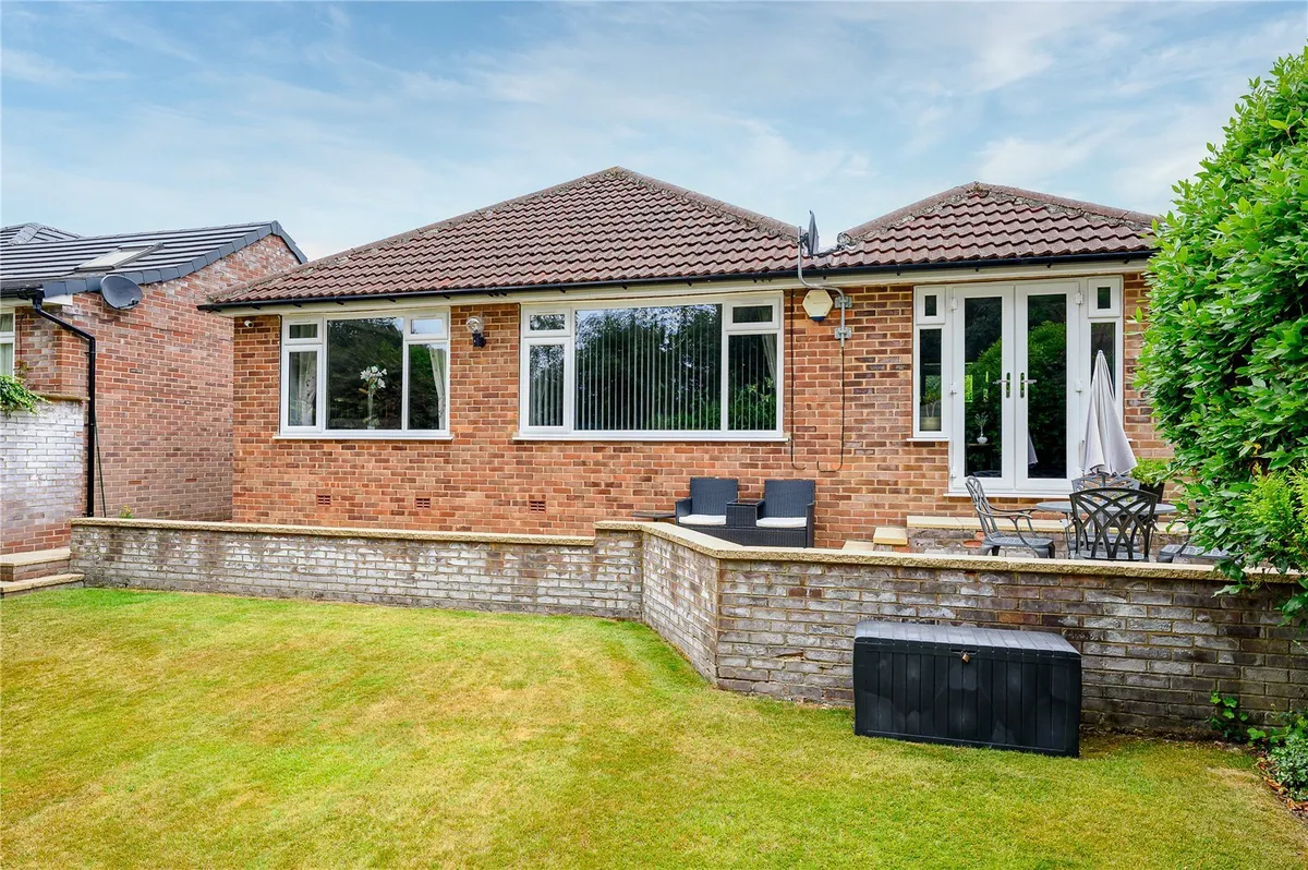 Buckstone Avenue, Alwoodley, LS17