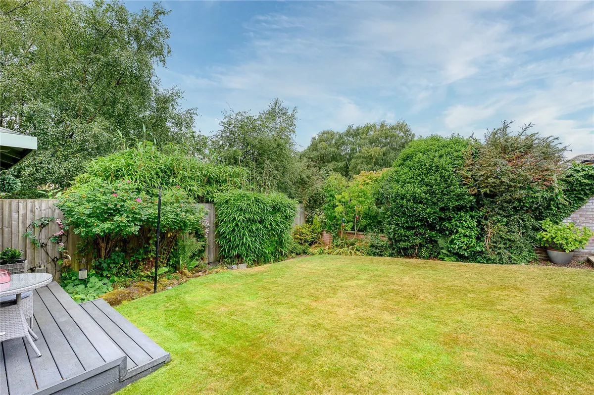 Buckstone Avenue, Alwoodley, LS17