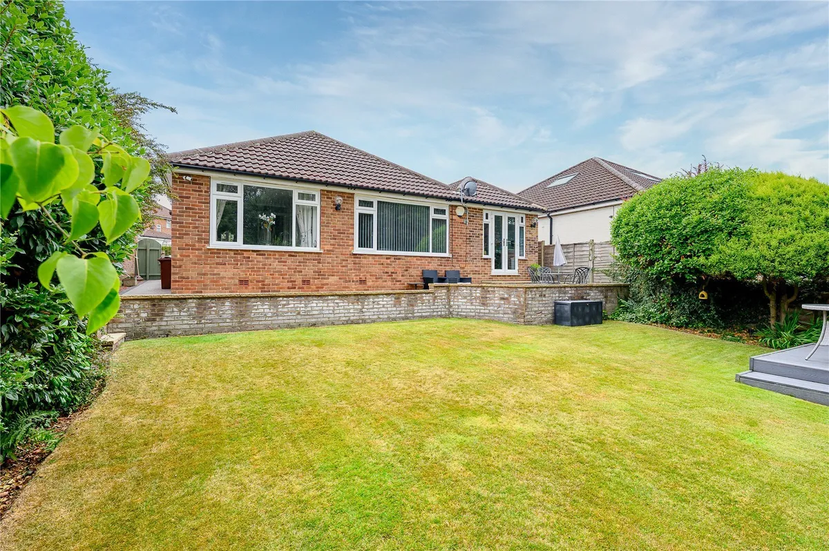 Buckstone Avenue, Alwoodley, LS17