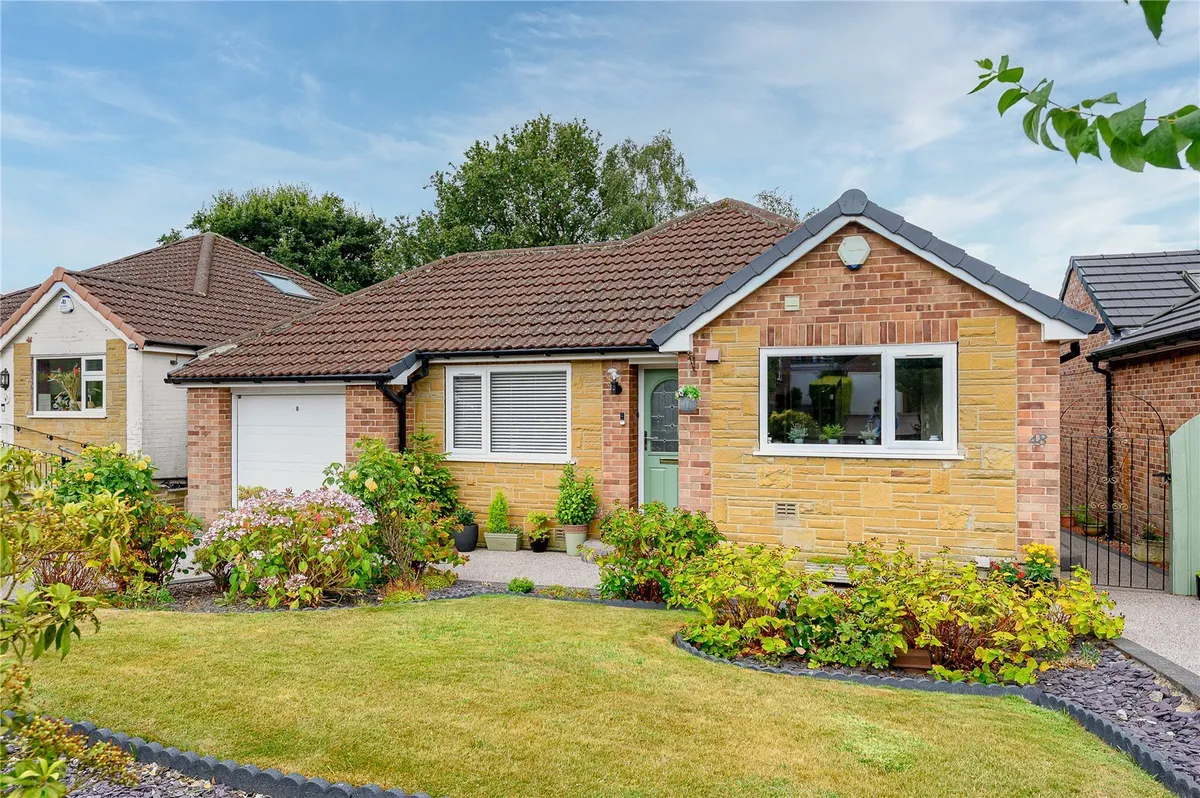 Buckstone Avenue, Alwoodley, LS17