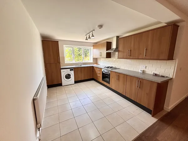 Rotherham Road, Killamarsh, S21 2DR