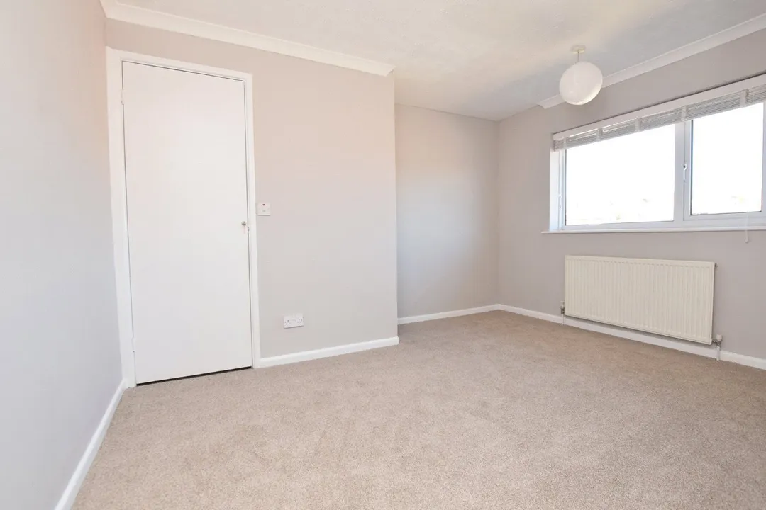 https://mr0.homeflow-assets.co.uk/files/photo/image/48060/8116/_x_/SOU210246_01.jpg