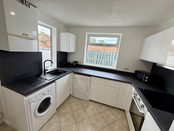 East Grove, Victoria Park M13