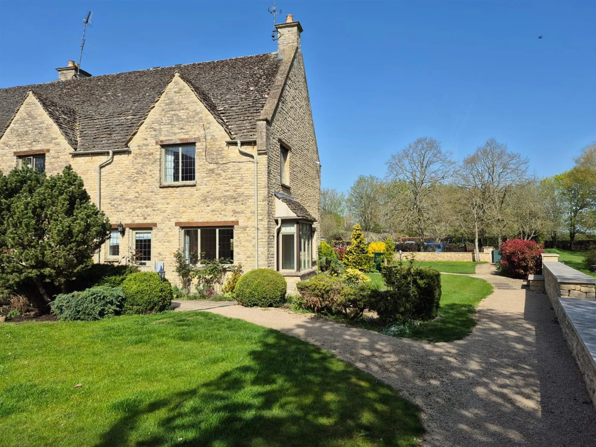 Property photo top 0
