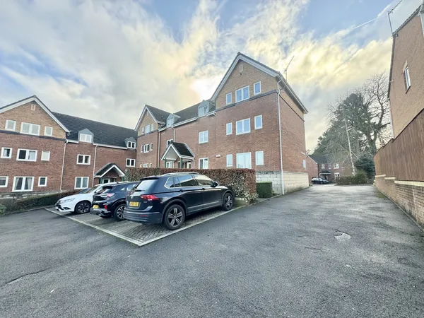 Middlewood Drive East, S6 1RW