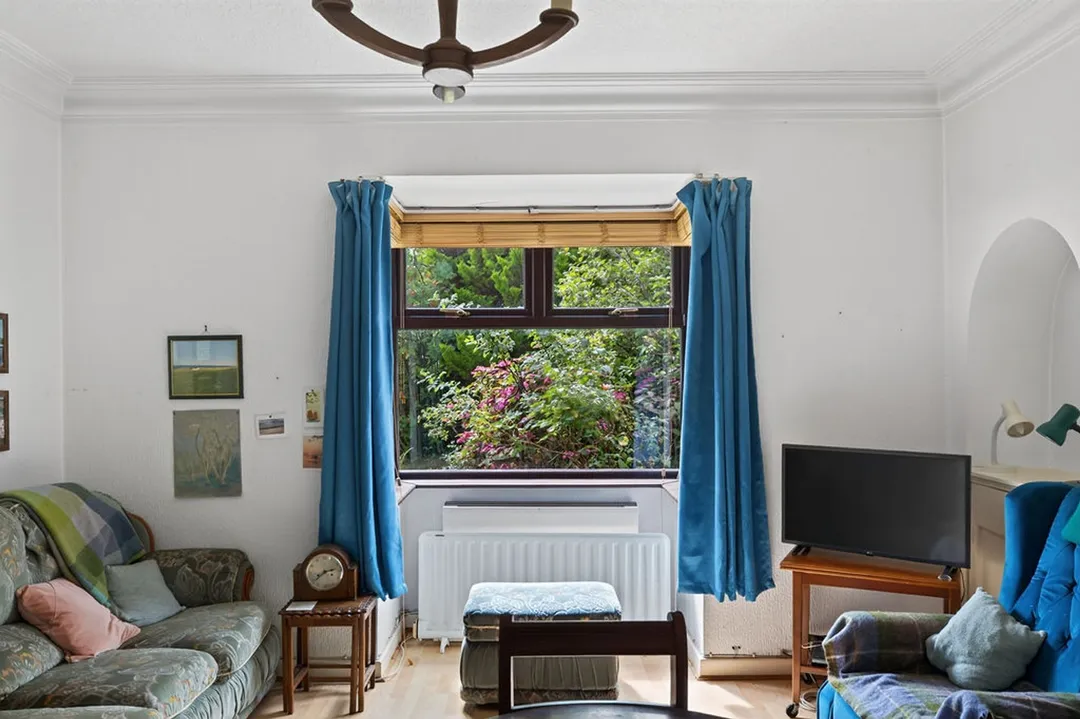 https://mr0.homeflow-assets.co.uk/files/photo/image/48063/2891/_x_/Photo38.jpg