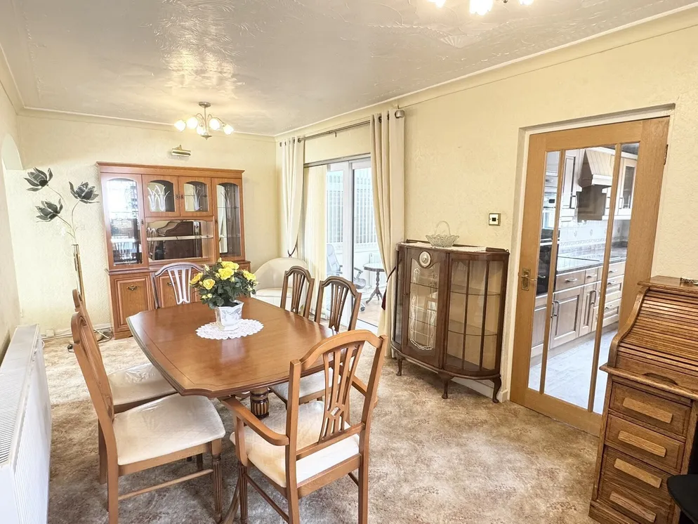 Property carousel item 4