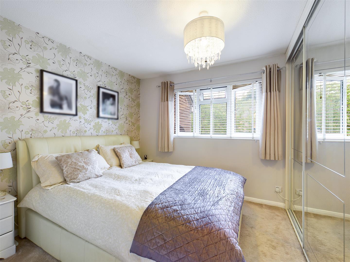 Birkdale Drive, Ifield West Image 6