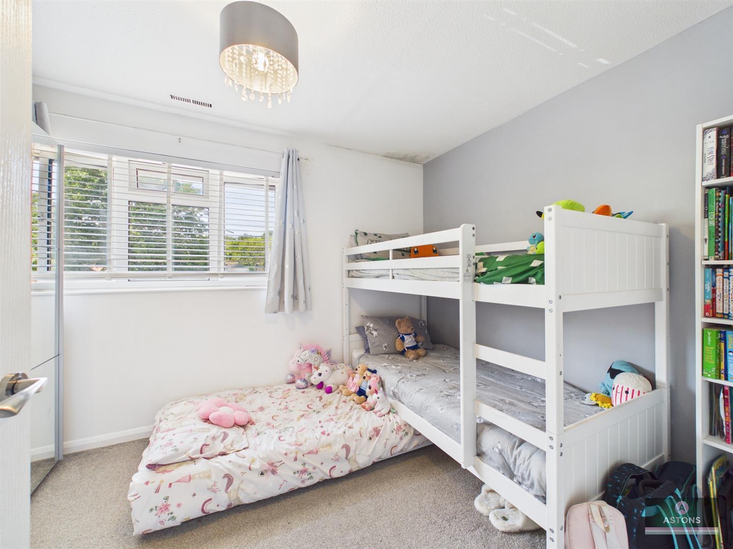 Birkdale Drive, Ifield West Image 7