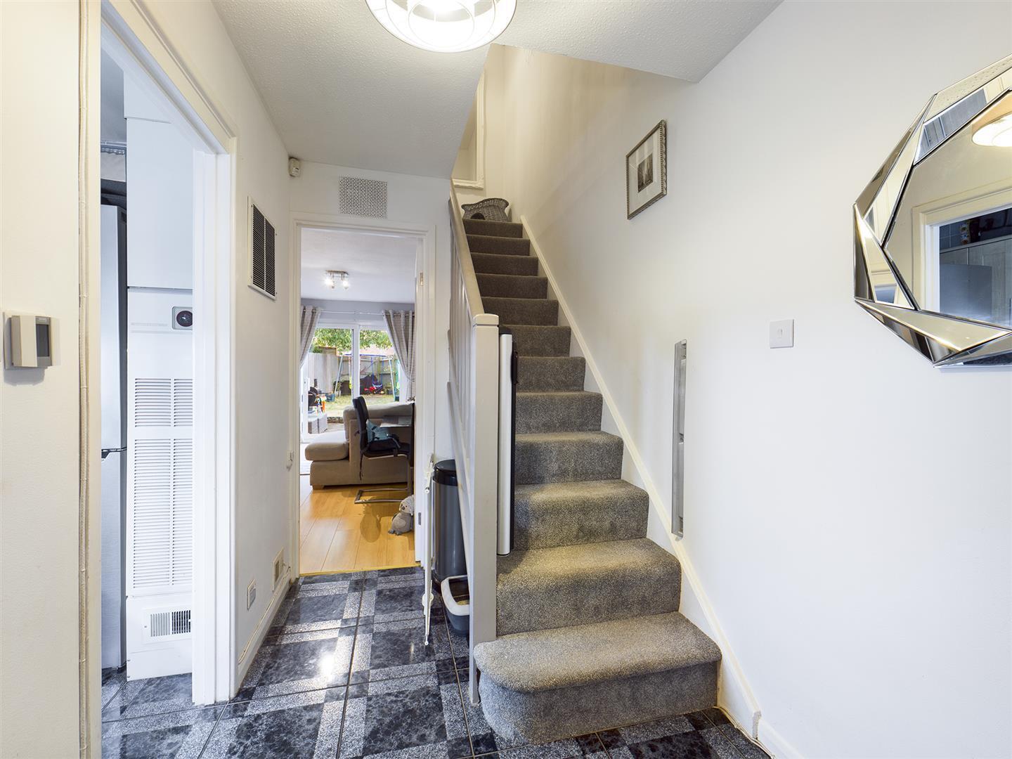 Birkdale Drive, Ifield West Image 9