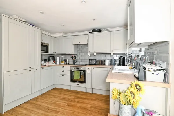 Roundhay, Leybourne, West Malling, Ke...