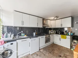 Montgomery Close, Mitcham thumb 3