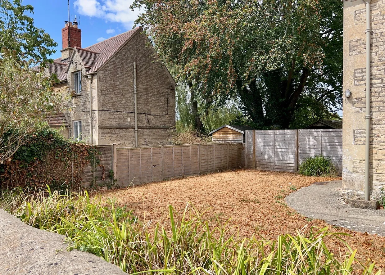 Coates, Cirencester, GL7 photo 2