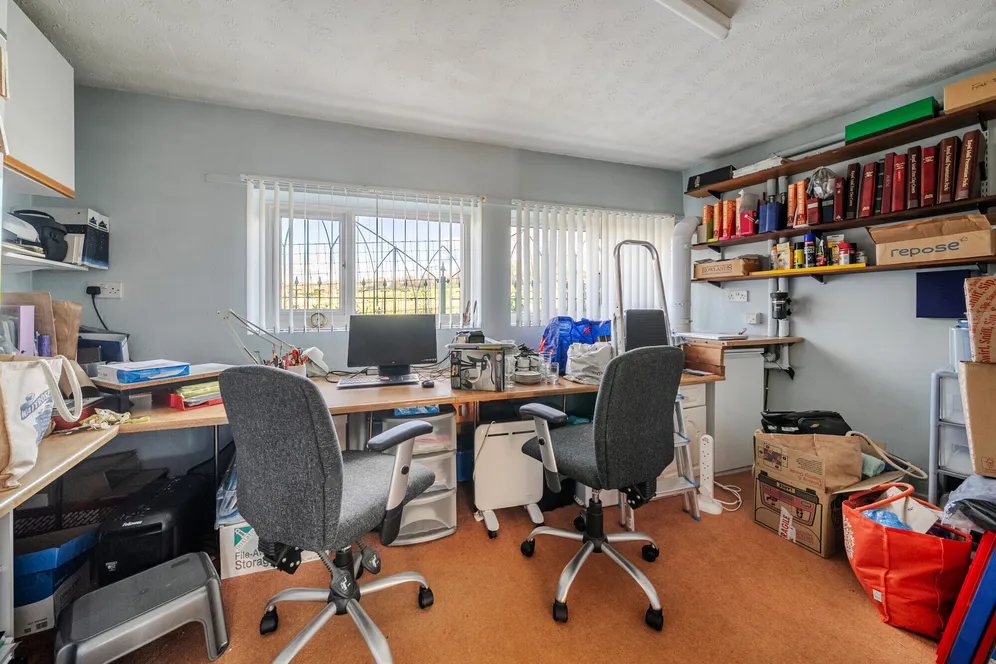 Long Lane, Newbury, RG14 photo 11
