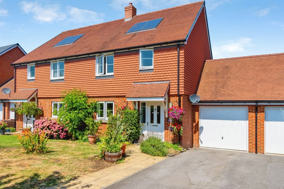 Sandy Hill Close, Waltham Chase, SOUTHAMPTON