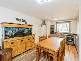 Sandy Hill Close, Waltham Chase, SOUTHAMPTON thumb 3
