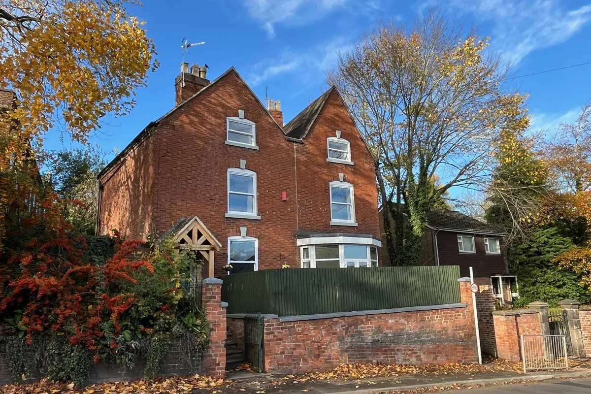 Dove Bank, Uttoxeter