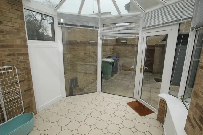 Property carousel image 9