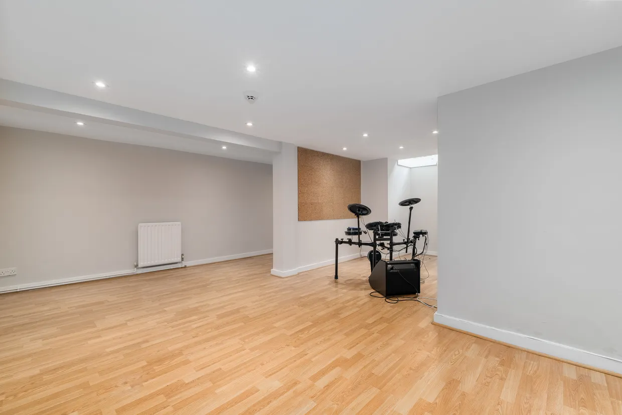 Woodborough Road, London, SW15 photo 35