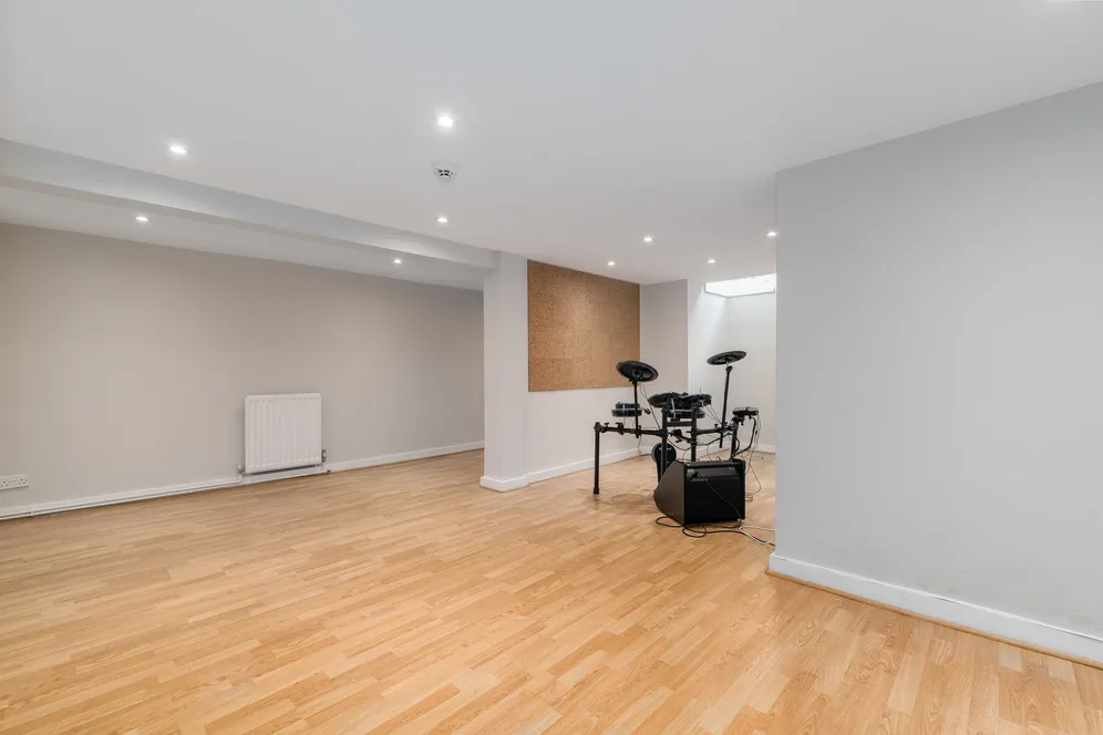 Woodborough Road, London, SW15 photo 35