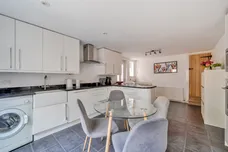 Kings Lane, Cookham Dean, Maidenhead, SL6 photo 5