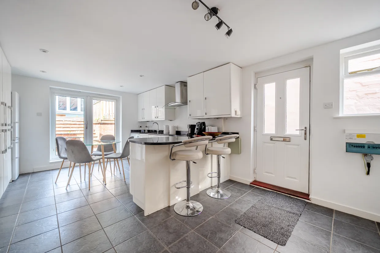 Kings Lane, Cookham Dean, Maidenhead, SL6 photo 6
