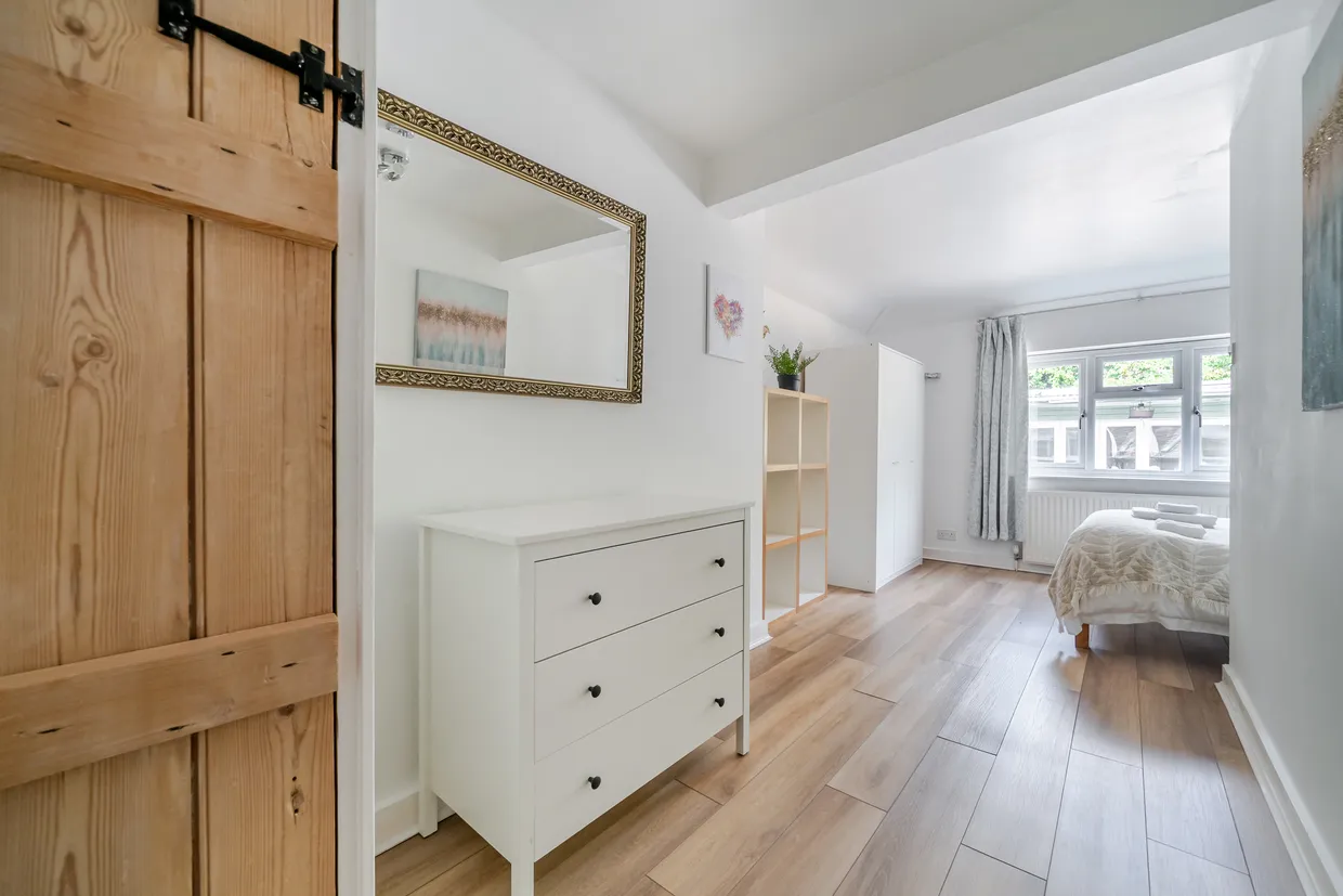 Kings Lane, Cookham Dean, Maidenhead, SL6 photo 9