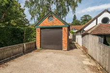Kings Lane, Cookham Dean, Maidenhead, SL6 photo 15