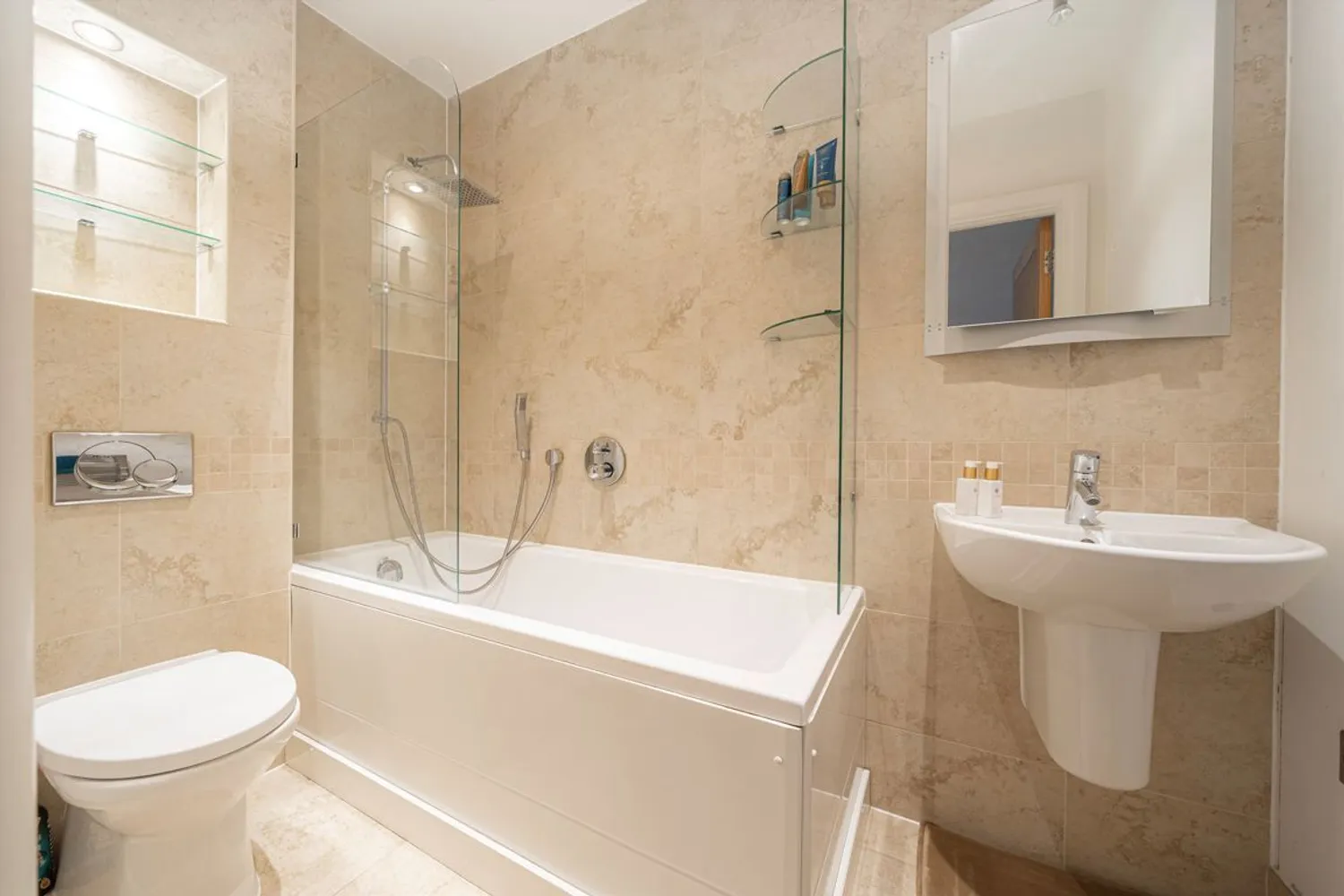 Sheerwater Road, Addlestone, KT15 photo 6