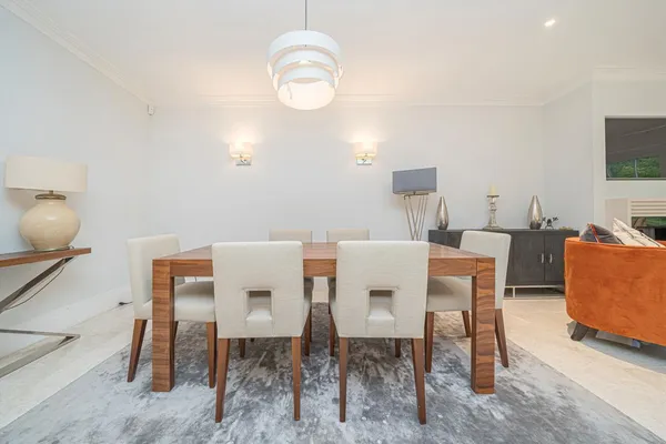 Old Avenue, Weybridge, KT13 photo 4