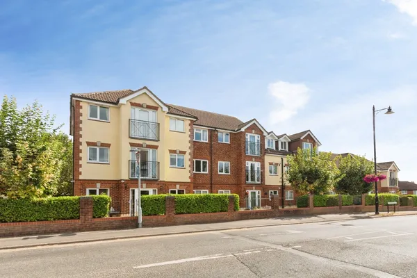 Broadway Road, Lightwater, Surrey, GU18