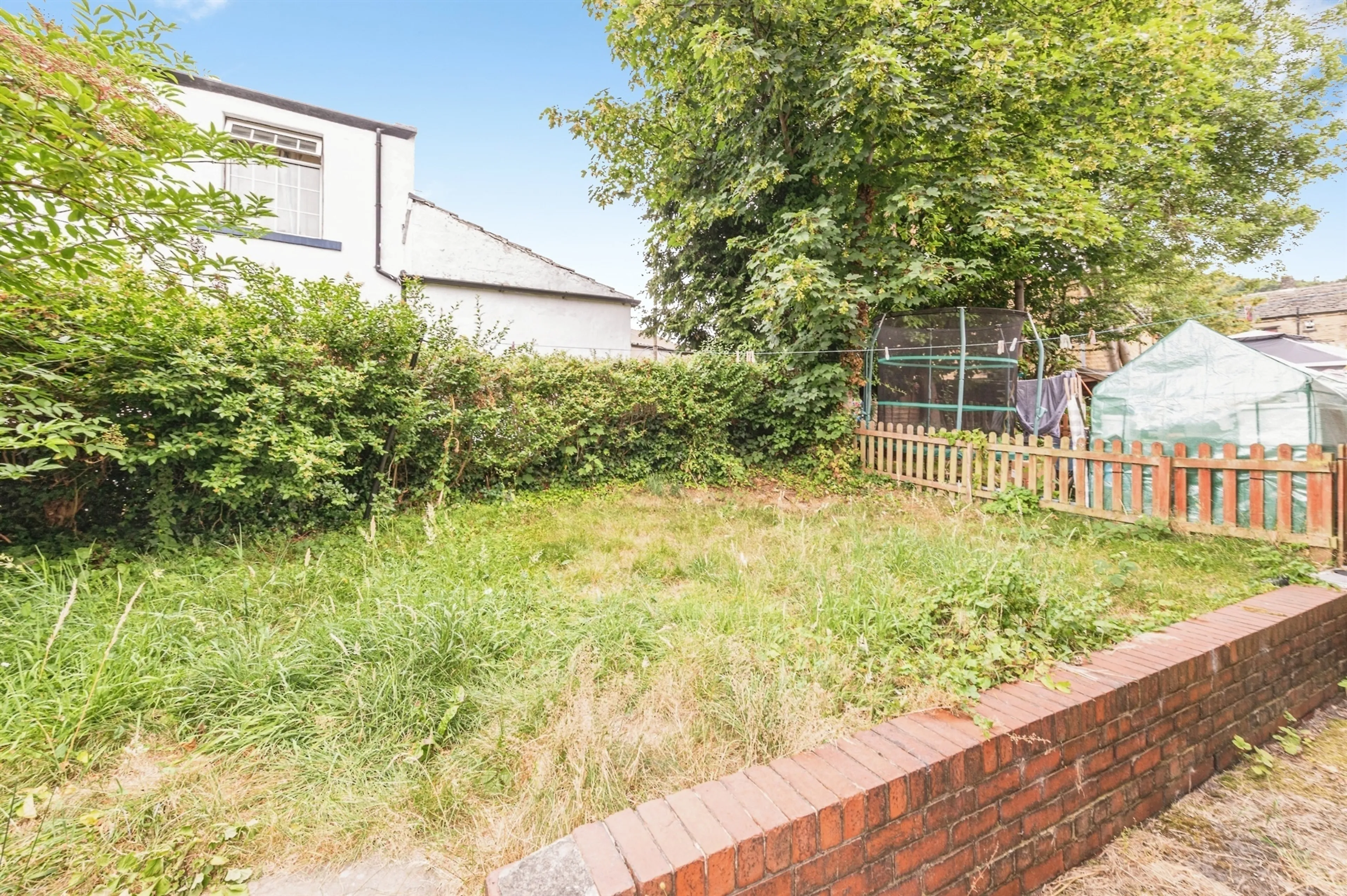 Property at Almondbury Bank, Almondbury, Huddersfield