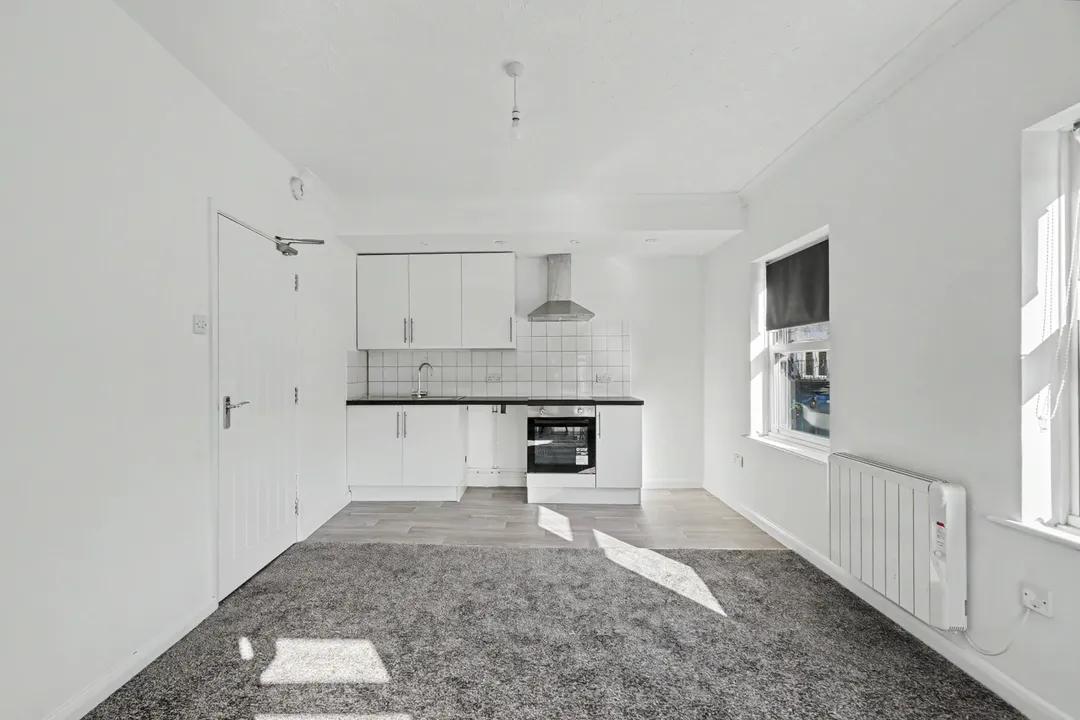 https://mr0.homeflow-assets.co.uk/files/photo/image/48067/0289/_x_/24017_EA_RL_4135402_IMG_2.jpg