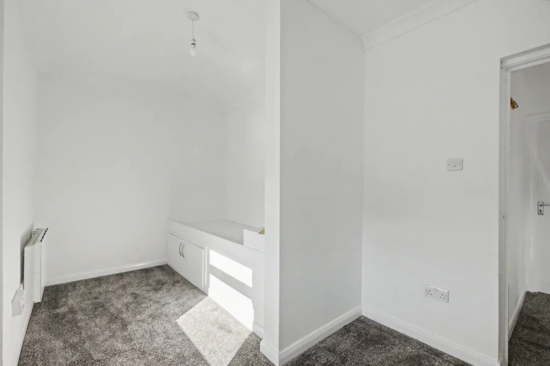 https://mr0.homeflow-assets.co.uk/files/photo/image/48067/0290/_x_/24017_EA_RL_4135402_IMG_3.jpg