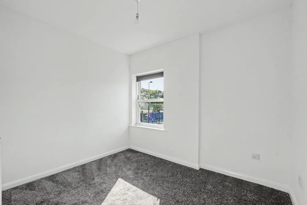 https://mr0.homeflow-assets.co.uk/files/photo/image/48067/0291/_x_/24017_EA_RL_4135402_IMG_4.jpg