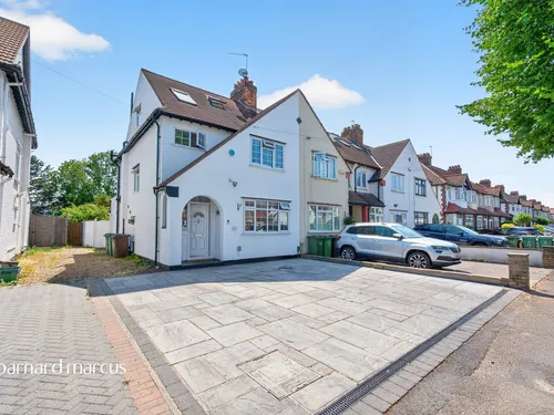 Caldbeck Avenue, Worcester Parkphoto