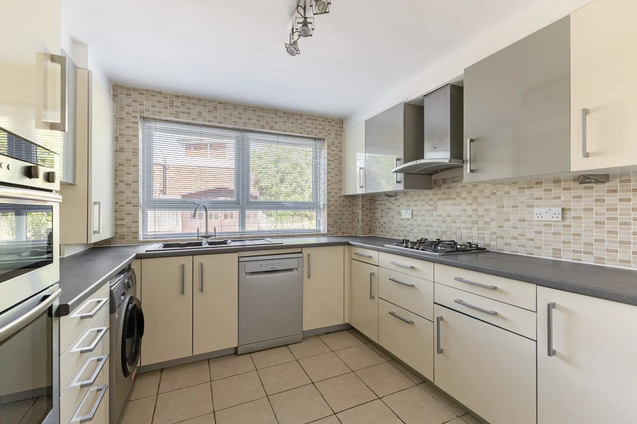 Gleneagles, Stanmore, HA7 photo 2