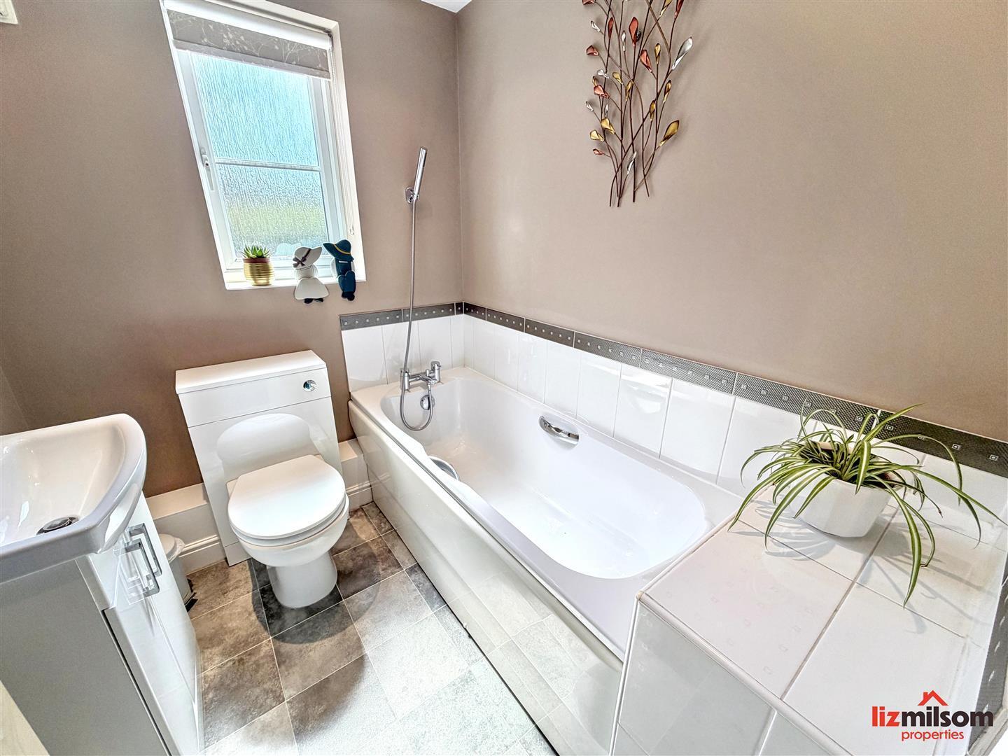 Castle Croft, Castle Gresley, DE11 9HH Image 12